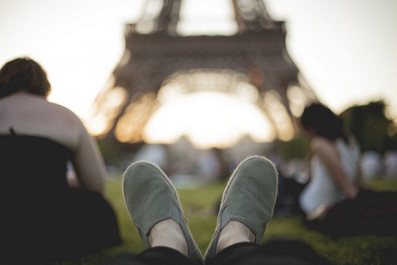 Asleep at Eiffel Tower by Alex Lau via Flickr