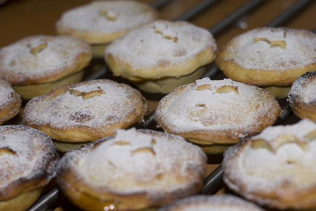 Mince pies by Peter Roberts via Flickr