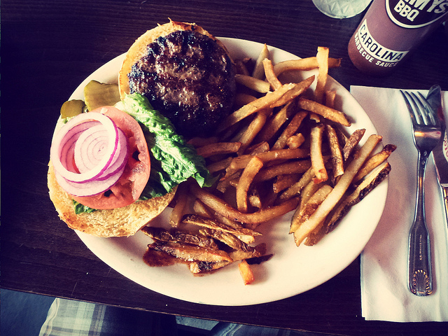 burger via flickr by hom26