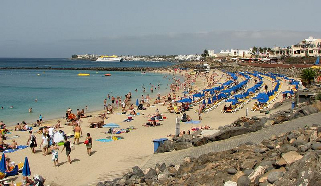 Lanzarote beach by Robby van Moor via Flickr