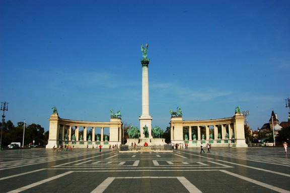 Heroes Square Budapest by Motiqua via Flickr